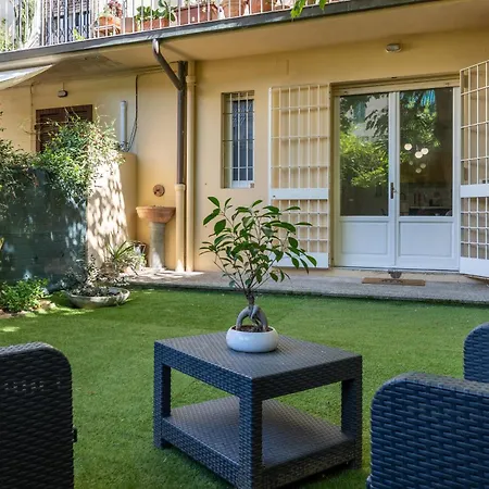 Intero Con Giardino Apartment