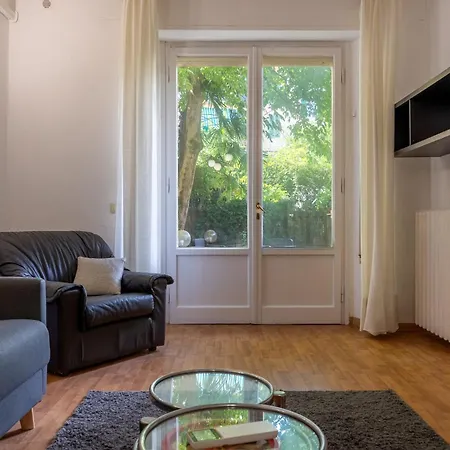 Intero Con Giardino Apartment *